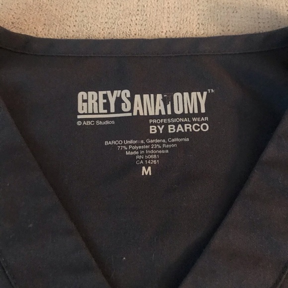 Greys Anatomy scrub top - Picture 3 of 3